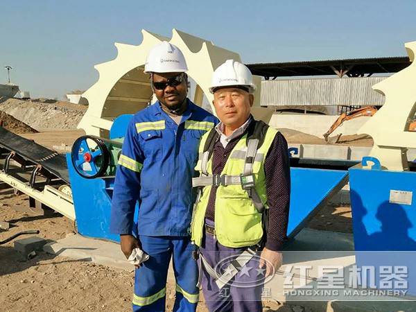 紅星技術(shù)人員在敘利亞用戶現(xiàn)場為用戶安裝生產(chǎn)線 紅星技術(shù)人員在敘利亞用戶現(xiàn)場為用戶安裝生產(chǎn)線