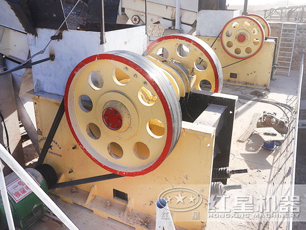 河北某大型環(huán)保節(jié)能制砂生產(chǎn)線現(xiàn)場 河北某大型環(huán)保節(jié)能制砂生產(chǎn)線現(xiàn)場