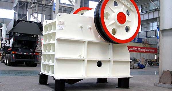 破碎混凝土的小型顎式破碎機(jī)多少錢(qián)？（時(shí)產(chǎn)量5-20噸）