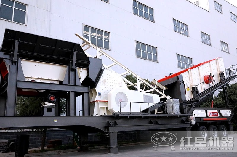 可流動(dòng)的全自動(dòng)錘式粉碎機(jī)配振動(dòng)篩,實(shí)現(xiàn)一次成型,篩分多種規(guī)格 可流動(dòng)的全自動(dòng)錘式粉碎機(jī)配振動(dòng)篩,實(shí)現(xiàn)一次成型,篩分多種規(guī)格