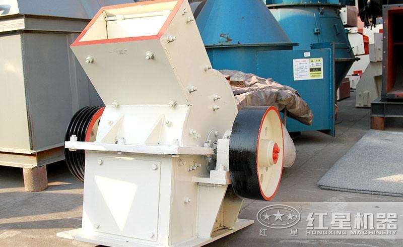 小型錘式破碎機(jī),體積小,易移動(dòng) 小型錘式破碎機(jī),體積小,易移動(dòng)