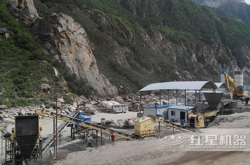 固定人工砂生產線現場，配鄂破機+反擊破+VSI制砂機