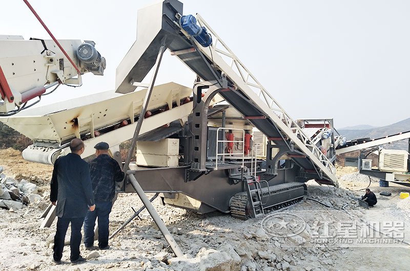 河北青石移動(dòng)破碎生產(chǎn)線現(xiàn)場(chǎng)實(shí)拍2 河北青石移動(dòng)破碎生產(chǎn)線現(xiàn)場(chǎng)實(shí)拍2