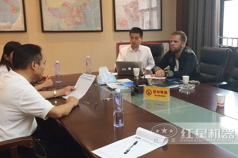 履帶式移動(dòng)破碎站歡迎您來廠咨詢 履帶式移動(dòng)破碎站歡迎您來廠咨詢