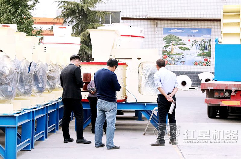 紅星立式復(fù)合破碎機(jī)價(jià)格合理，客戶選型