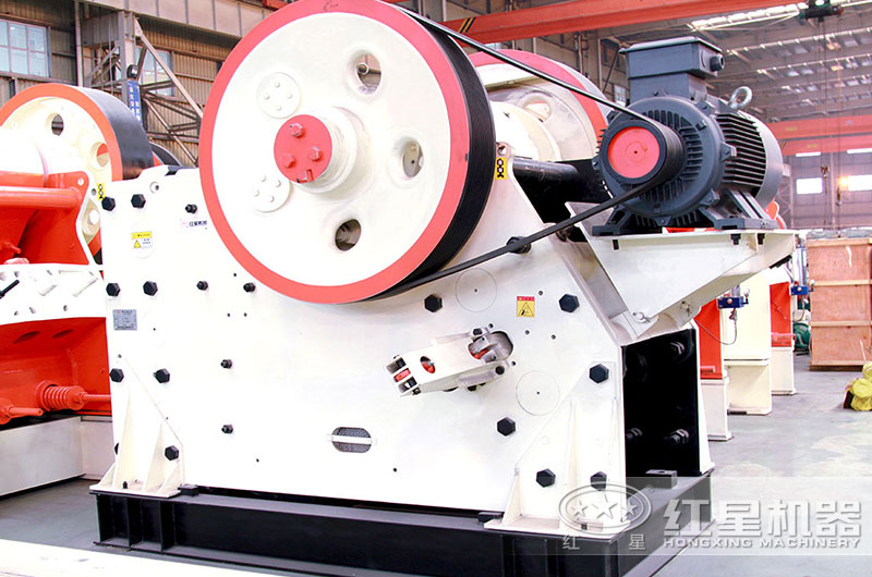 圖1:顎式粉碎機 圖1:顎式粉碎機