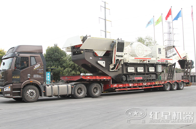時(shí)產(chǎn)500噸大型移動(dòng)式破碎機(jī)發(fā)貨中 時(shí)產(chǎn)500噸大型移動(dòng)式破碎機(jī)發(fā)貨中