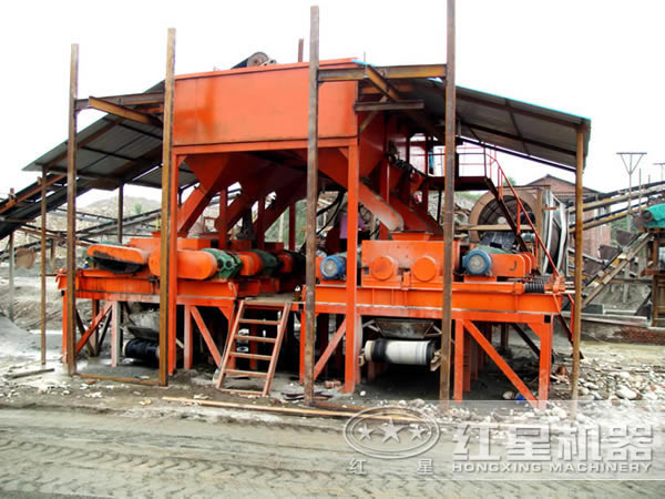 對輥式破碎機作業(yè)現(xiàn)場圖 對輥式破碎機作業(yè)現(xiàn)場圖