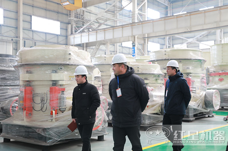 經(jīng)理陪同客戶來廠參觀 經(jīng)理陪同客戶來廠參觀