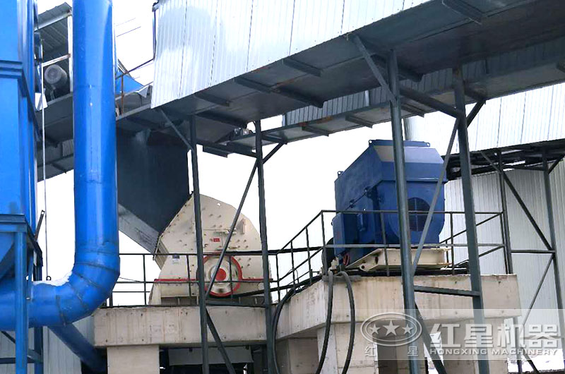 重錘式破碎機(jī)工作現(xiàn)場(chǎng)圖 重錘式破碎機(jī)工作現(xiàn)場(chǎng)圖