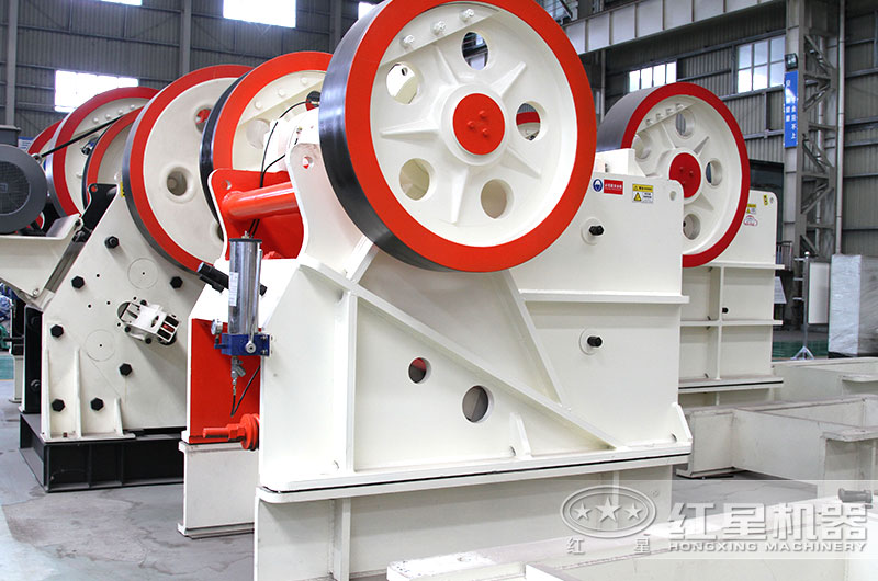 顎式破碎機(jī)設(shè)備圖片