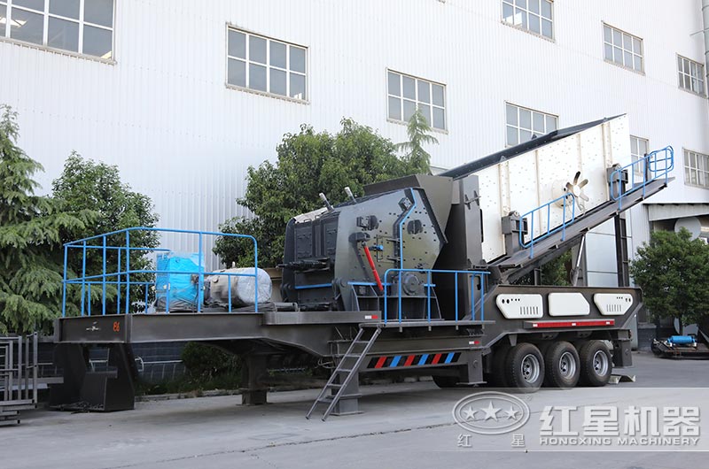 反擊式移動破碎機(jī)圖片 反擊式移動破碎機(jī)圖片