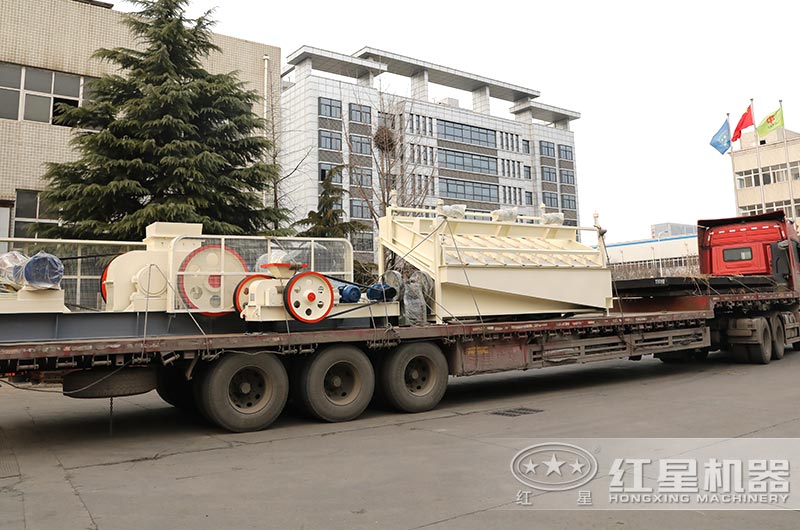 雙輥制砂機(jī)設(shè)備發(fā)貨現(xiàn)場(chǎng)圖片 雙輥制砂機(jī)設(shè)備發(fā)貨現(xiàn)場(chǎng)圖片