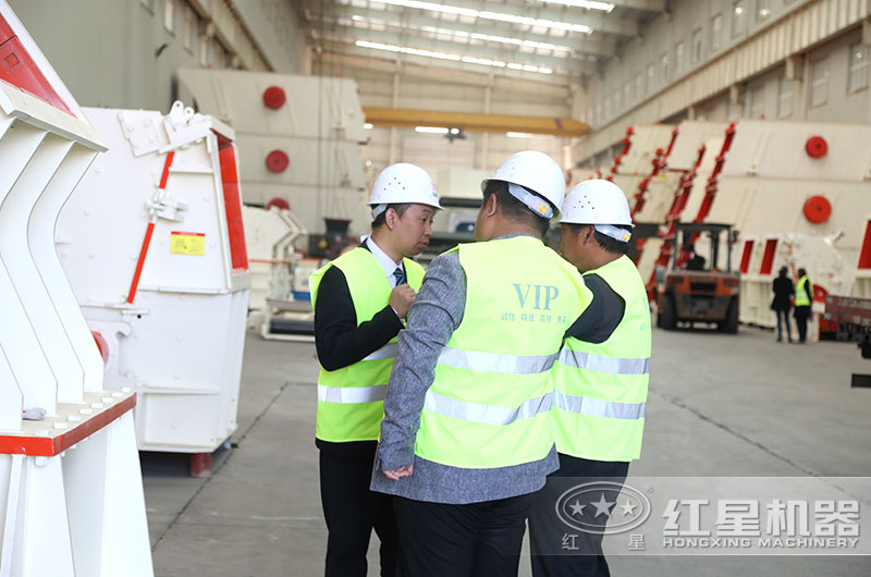 客戶到設(shè)備生產(chǎn)車(chē)間考察 客戶到設(shè)備生產(chǎn)車(chē)間考察