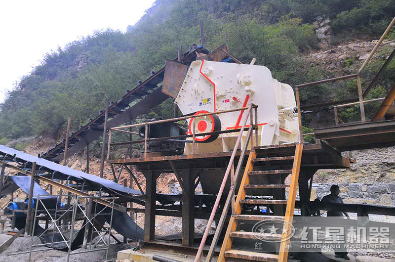 石子生產(chǎn)線現(xiàn)場(chǎng)_反擊式破碎機(jī) 石子生產(chǎn)線現(xiàn)場(chǎng)_反擊式破碎機(jī)