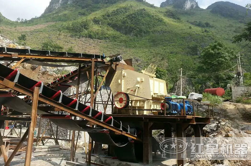 湖北客戶現(xiàn)場安裝圖(反擊式破碎機(jī)) 湖北客戶現(xiàn)場安裝圖(反擊式破碎機(jī))