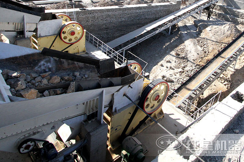 大型花崗巖加工生產(chǎn)現(xiàn)場(chǎng) 大型花崗巖加工生產(chǎn)現(xiàn)場(chǎng)