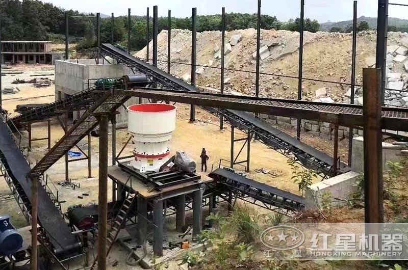 鐵礦石破碎機(jī)工作現(xiàn)場圖片 鐵礦石破碎機(jī)工作現(xiàn)場圖片