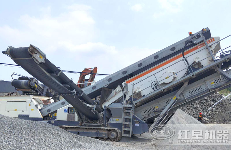 移動(dòng)式建筑垃圾粉碎機(jī)現(xiàn)場(chǎng) 移動(dòng)式建筑垃圾粉碎機(jī)現(xiàn)場(chǎng)