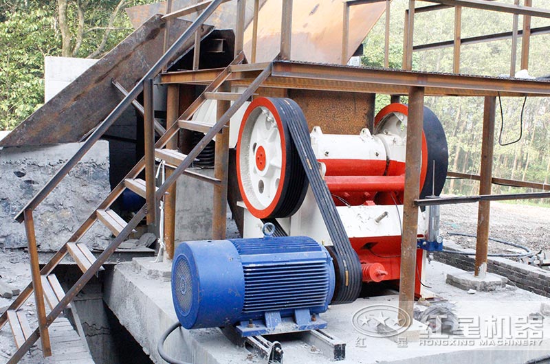 小型鄂式碎石機工作現場圖片 小型鄂式碎石機工作現場圖片