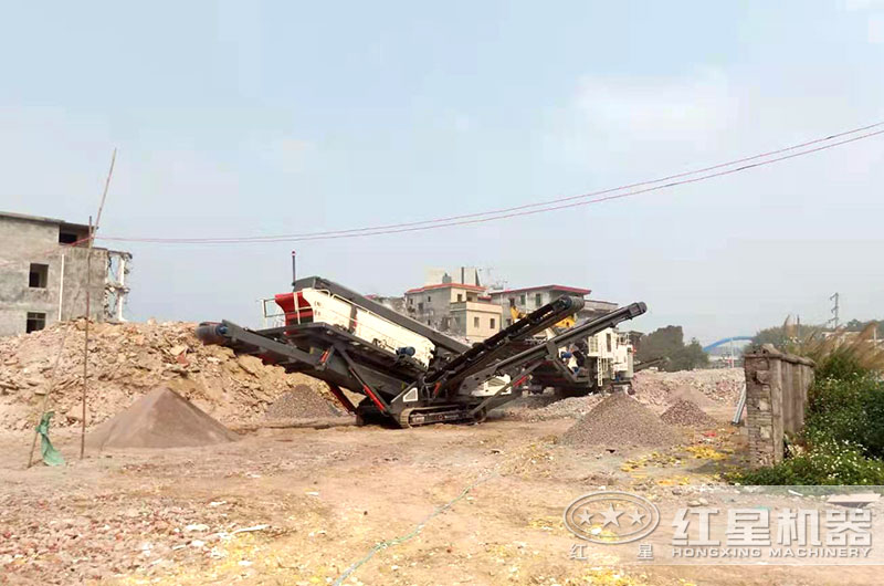 履帶式移動破碎站工作現(xiàn)場圖片 履帶式移動破碎站工作現(xiàn)場圖片