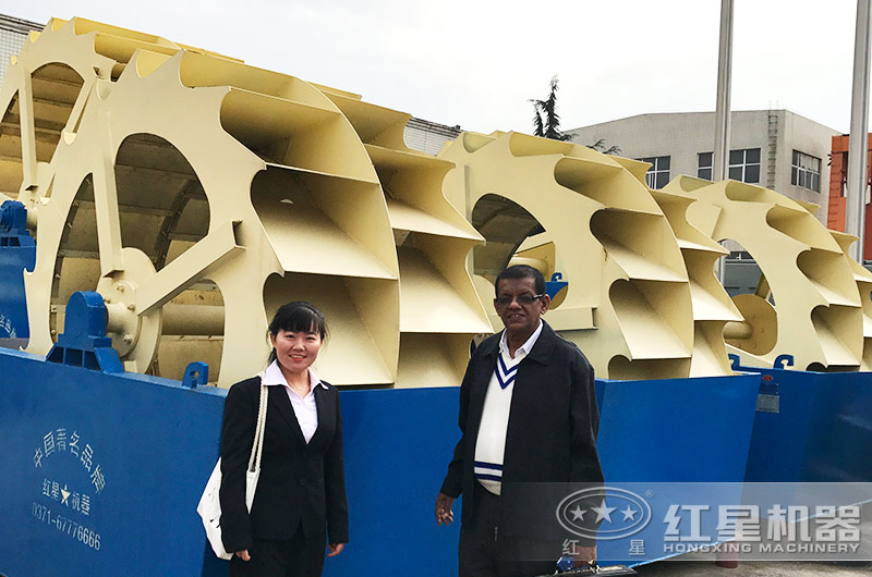 客戶來廠參觀洗砂機(jī)設(shè)備 客戶來廠參觀洗砂機(jī)設(shè)備