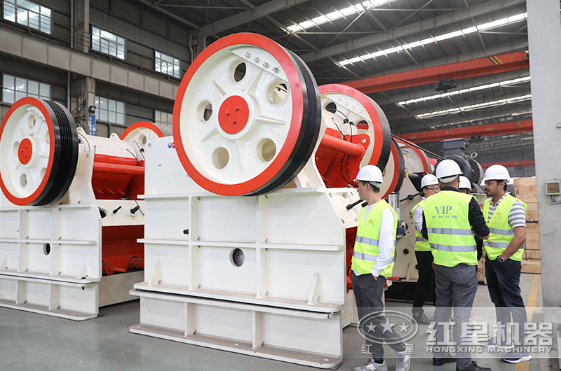 客戶來廠考察大型鄂破機設備 客戶來廠考察大型鄂破機設備