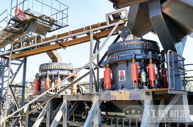 300圓錐破碎機作業現場實拍 300圓錐破碎機作業現場實拍