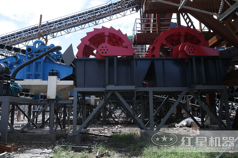 小型洗砂機(jī)聯(lián)機(jī)作業(yè)現(xiàn)場 小型洗砂機(jī)聯(lián)機(jī)作業(yè)現(xiàn)場