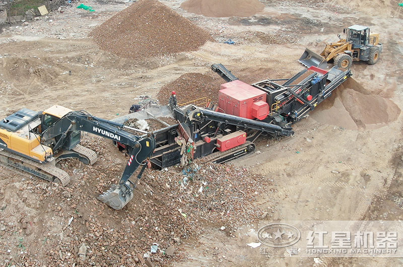 履帶式破碎機破碎建筑垃圾現(xiàn)場 履帶式破碎機破碎建筑垃圾現(xiàn)場