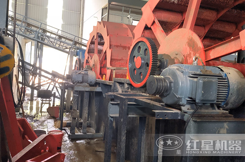 水輪洗沙現(xiàn)場(chǎng) 水輪洗沙現(xiàn)場(chǎng)