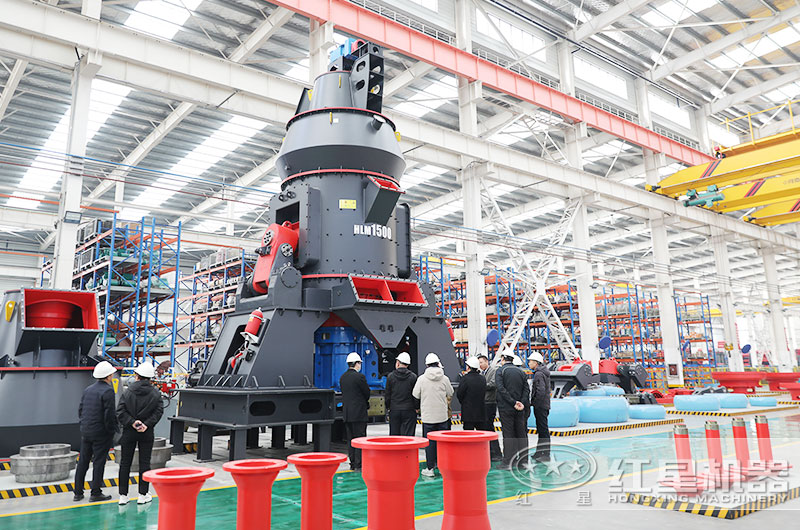 客戶來廠參觀立式磨粉機設備 客戶來廠參觀立式磨粉機設備